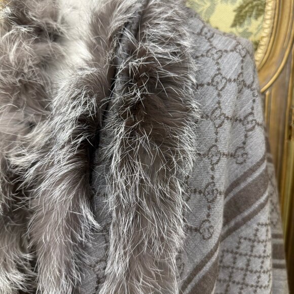 Gucci GG Grey and Brown Pattern Wool and Silk Scarf Shawl Wrap with Fox Fur Trim - Picture 5 of 10